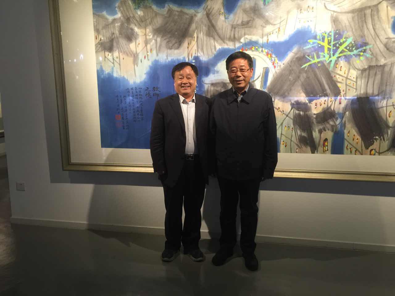 校长与现任教育部部长陈宝生亲切交谈并合影留念