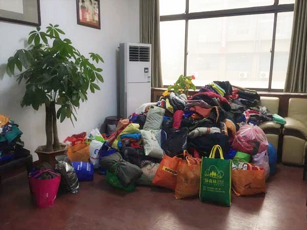 邯郸北方学子捐给孤儿院的衣服