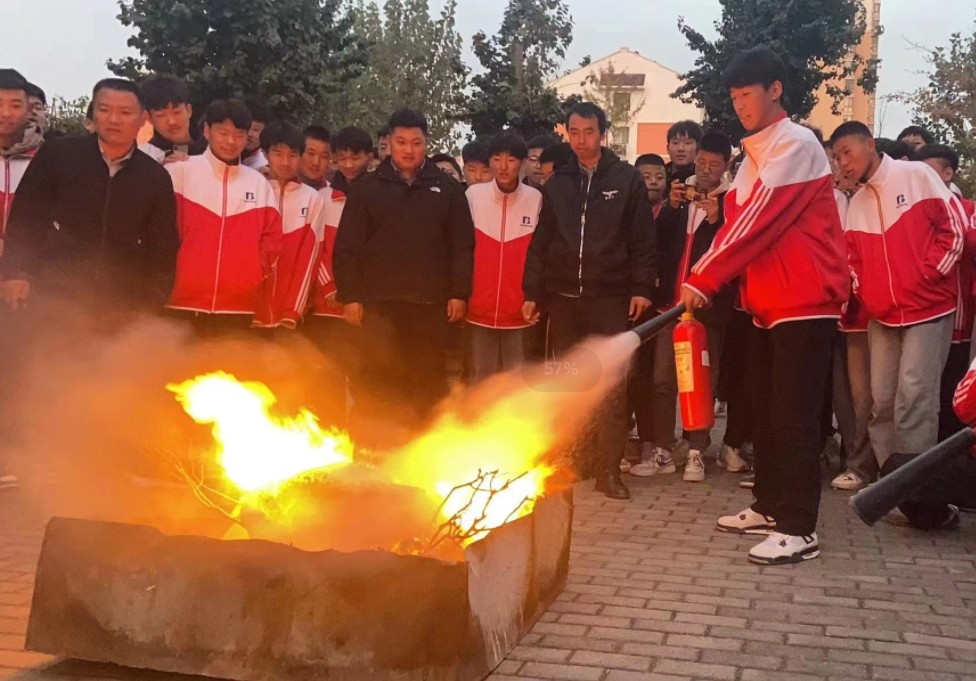 邯郸北方职业技术学校消防演习